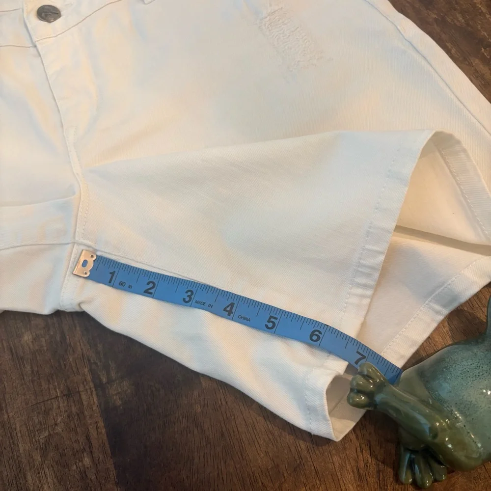 MAX JEANS White Denim Jean Shorts! Wide leg or roll up! Excellent condition! 6
